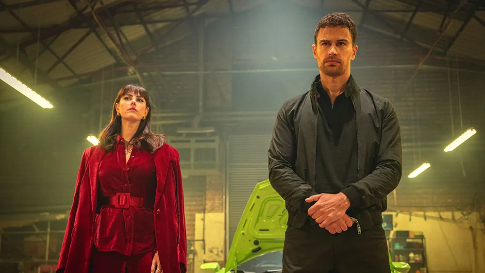 نقد The Gentlemen | دنیای تاریک جنتلمنها با چاشنی طنز بریتانیایی 8 the gentlemen theo james