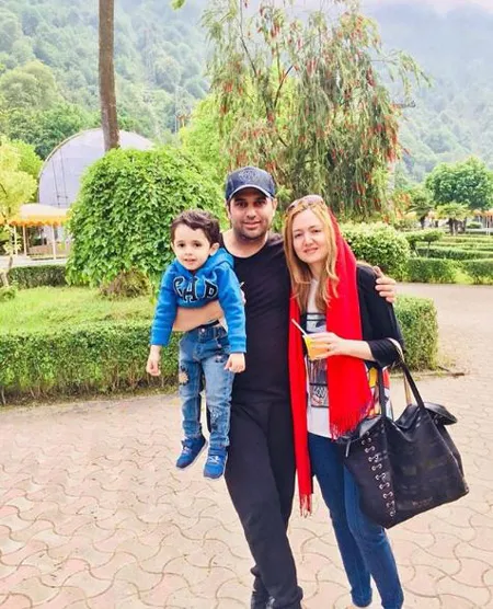 بیوگرافی حمید عسکری؛ ماجرای آشنایی با همسرش و تولد کارن 6 حمید عسکری به همراه همسرش و پسرش